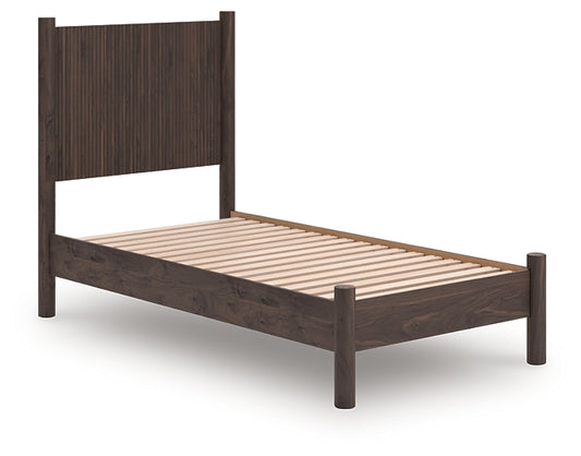 Pamytta Panel Platform Bed