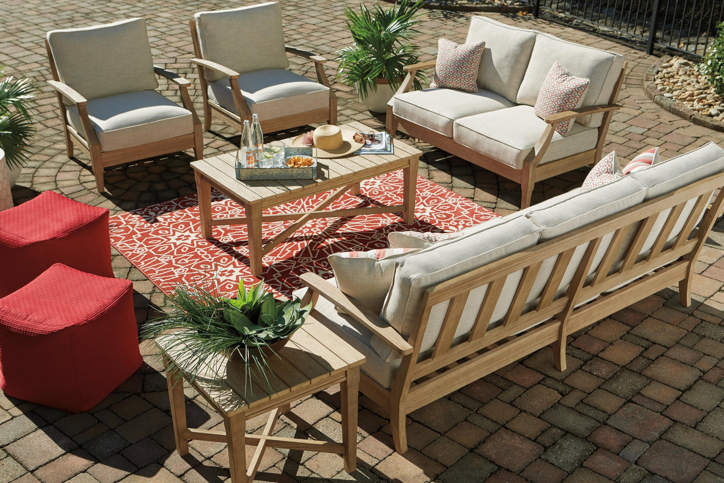 Clare View Sofa with Cushion