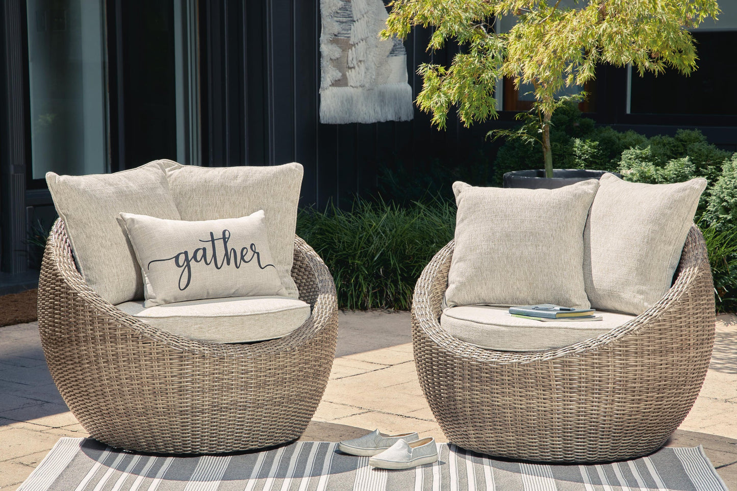 Danson Swivel Lounge w/Cushion (2/CN)