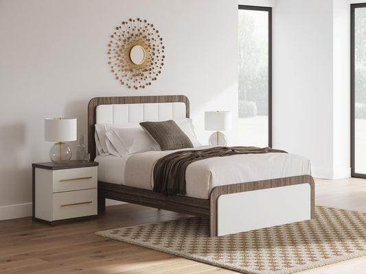 Kendanport Queen Upholstered Bed